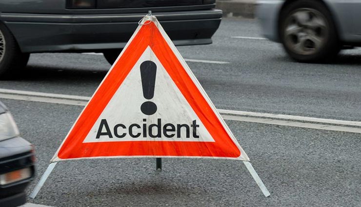 छत्तीसगढ़ : अनियंत्रित होकर पलटी बस, चालक और परिचालक की मौत, 10 यात्री घायल