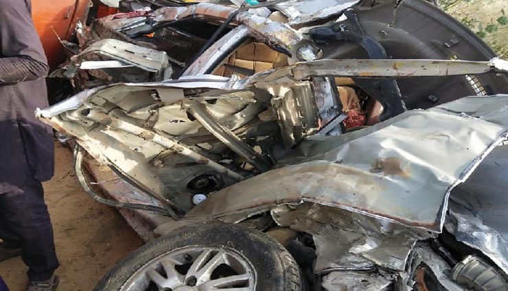 जोधपुर : मातम में बदली नाती होने की खुशियां, ट्रॉले से टकराकर कार में ही फंसे लोग, 5 की मौत