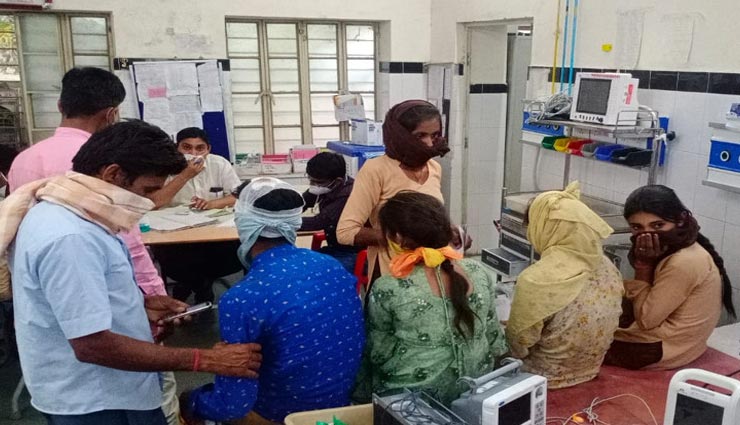 बाड़मेर : पलटी स्कूली बच्चों से भरी बोलेरो, दर्जन भर बच्चे घायल, 4 की हालत गंभीर