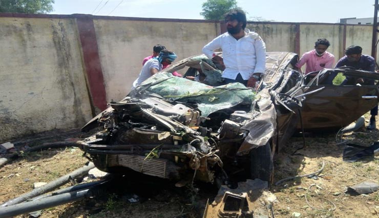 सीकर : बिजली के पोल से टकराई एक तेज रफ्तार कार, घायल हुआ विधायक का बेटा