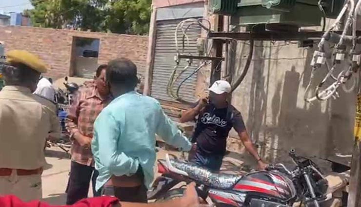 जोधपुर : घर के बाहर फर्श धो रही थी महिला तभी ट्रांसफार्मर के झूलते तारों में फैलते करंट का हुई शिकार