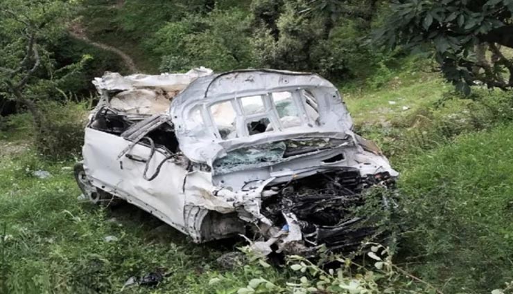 शिमला में हुआ दर्दनाक हादसा, गहरी खाई में कार गिरने से चार लोगों की गई जान 