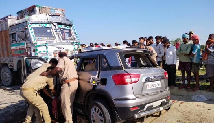 उत्तरप्रदेश : दो भाइयों समेत एक ही गांव के पांच लोगों की सड़क हादसे में हुई दर्दनाक मौत