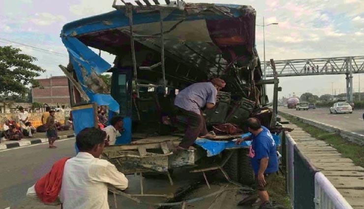 हरियाणा : बेकाबू ट्रक ने सवारी उतार रही बस को पीछे से मारी टक्कर, तीन की मौत, 14 घायल