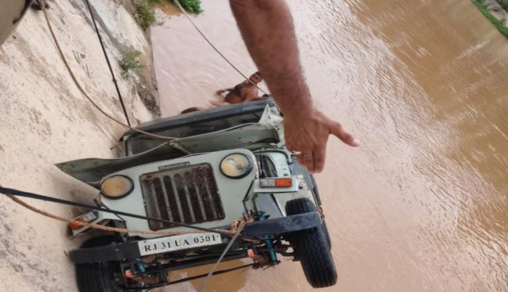 हनुमानगढ़ : नहर में गिरी एक ही परिवार के 5 लोगों से भरी जीप, मां-बेटी और भाभी की मौत, बाप-बेटे की तलाश जारी