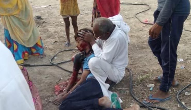 नागौर : बिजली का खंबा खड़ा करने के दौरान हादसा, रस्सी टूटी और नाबालिग के ऊपर गिर गया पोल, मौत 