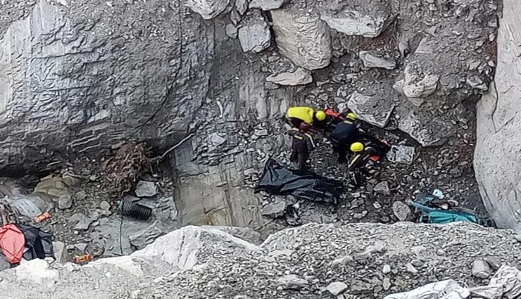 उत्तराखंड : हादसे का शिकार हो गई लैंसडौन घूमने आए दिल्ली के पर्यटकों की कार, दो की मौत