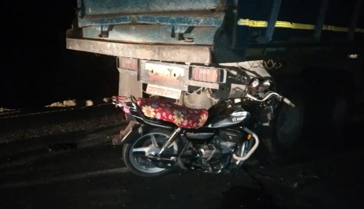 बाड़मेर : दर्दनाक हादसे में गई तीन युवकों की जान, रोड़ पर खड़े ट्रक के अंदर घुसी बाइक