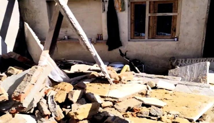 भरतपुर : अचानक गिरी मलबे में दबे 8 साल पुराने मकान की छत, मलबे में दबे 4 लोग, एक की मौत