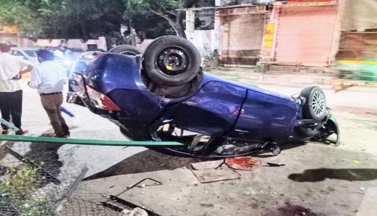 जयपुर : डिवाइडर से टकराकर पलटी तेज रफ्तार कार, हादसे में हुई एक युवक की मौत
