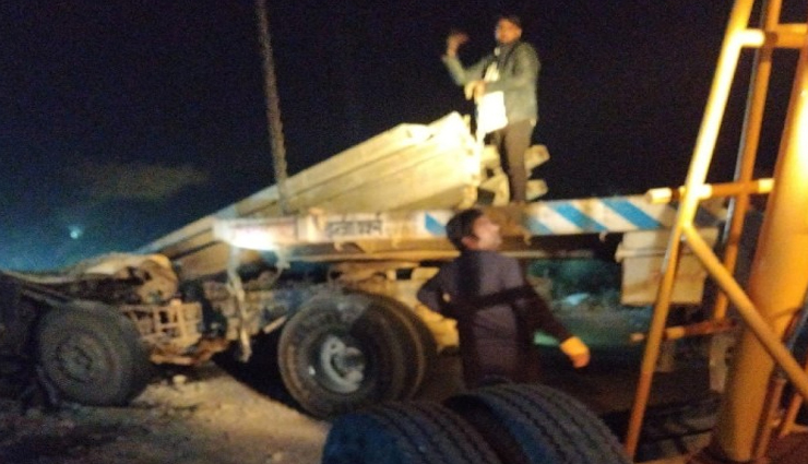 नागौर : नहीं थम रहे प्रदेश में सड़क हादसे, ट्रक और कंटेनर की भिडंत में गई दो लोगों की जान 