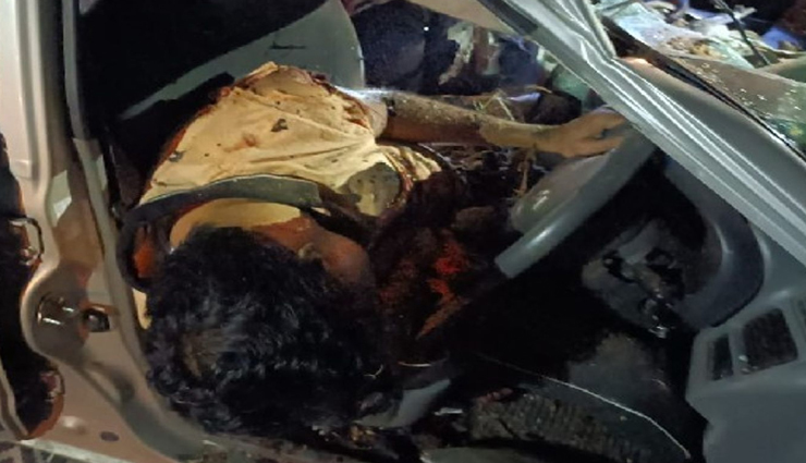 पाली : आगे चल रही लकड़ियों से भरी ट्रेक्टर-ट्रॉली में जा घुसी कार, मुंबई के व्यापारी और उसके दोस्त की मौत
