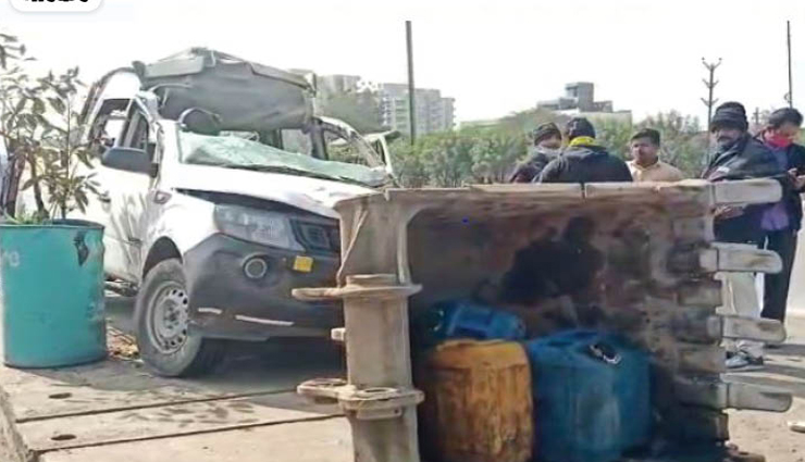 इंदौर : डिवाइडर से टकराकर सड़क के दूसरी तरफ आई पिकअप, हादसे में गई 3 लोगों की जान 