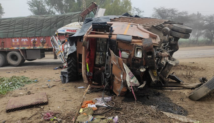 श्रीगंगानगर : कहर बनकर आया कोहरा! ट्रक-कैंटर की टक्कर में पिचका दोनों का अगला हिस्सा, 3 की मौत