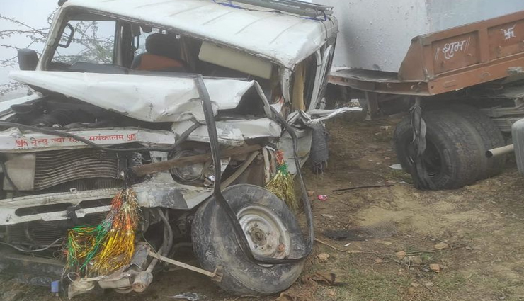 कोहरे के कारण हुआ अजमेर-कोटा मार्ग पर जानलेवा हादसा, ट्रेलर से भिडंत में क्रूजर बुरी तरह क्षतिग्रस्त, 1 की मौत, 11 घायल