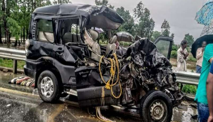 छत्तीसगढ़ : ड्राइवर को झपकी आने से हादसे का शिकार हुई बारातियों से भरी गाड़ी, 3 की मौत जबकि 7 की हालत गंभीर