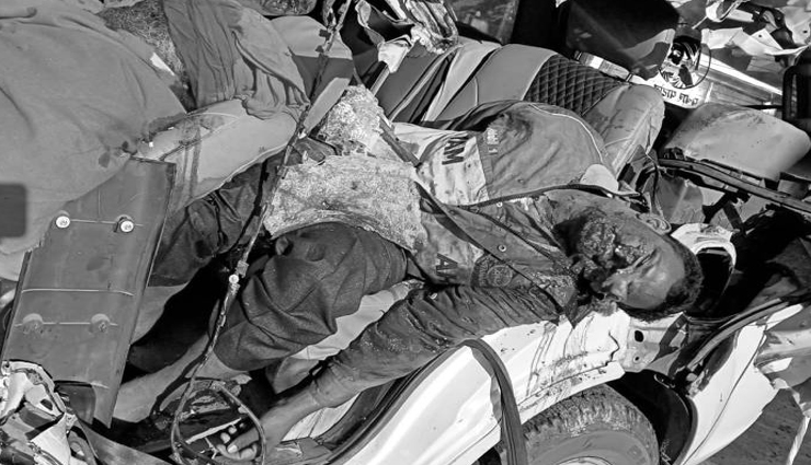मध्यप्रदेश : ओवरटेक करते समय रोड पर खड़े ट्रोले से जा भिड़ी गाडी, महाराष्ट्र के संत त्यागी महाराज सहित दो लोगों की मौत 