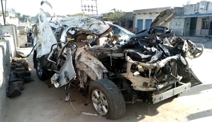 भीषण हादसे का शिकार हुई वांटेड बदमाश को लेकर जा रही गुजरात पुलिस की SUV, 4 पुलिसकर्मी और बदमाश की मौत