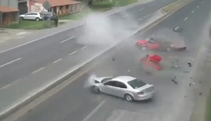 एक्सीडेंट का यह नजारा दिल दहलाने वाला, वीडियो देख कांप उठेगी रूह 