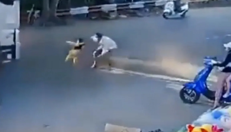 VIDEO : मौत को मात देकर आया बच्चा, नजारा देख आप भी सहम उठेगे!