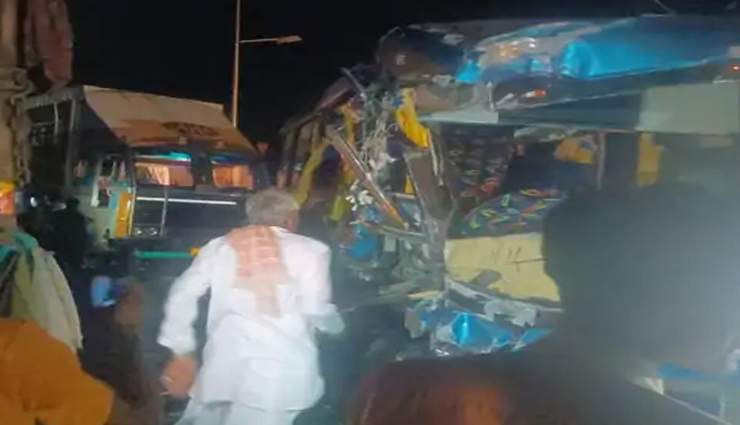 जयपुर में बस-कंटेनर-ट्रक की भिड़न्त, 2 सगी बहनों की मौत, 20 घायल