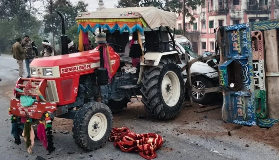 ग्वालियर-झांसी हाईवे पर भीषण हादसा, ट्रैक्टर-ट्रॉली में घुसी तेज रफ्तार फॉर्च्यूनर, 5 की मौत