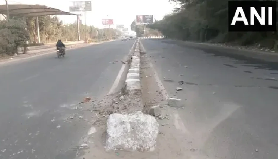 दिल्ली वसंत कुंज हादसा: मर्सिडीज कार ने तीन लोगों को मारी टक्कर, 23 वर्षीय युवक की मौत, दो घायल