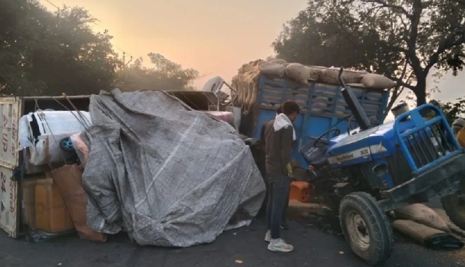 बुलंदशहर हादसा: मेरठ–बदायूं स्टेट हाईवे पर ट्रैक्टर-ट्रॉली और पिकअप में जोरदार टक्कर, एक युवक की मौत, 2 लोग घायल