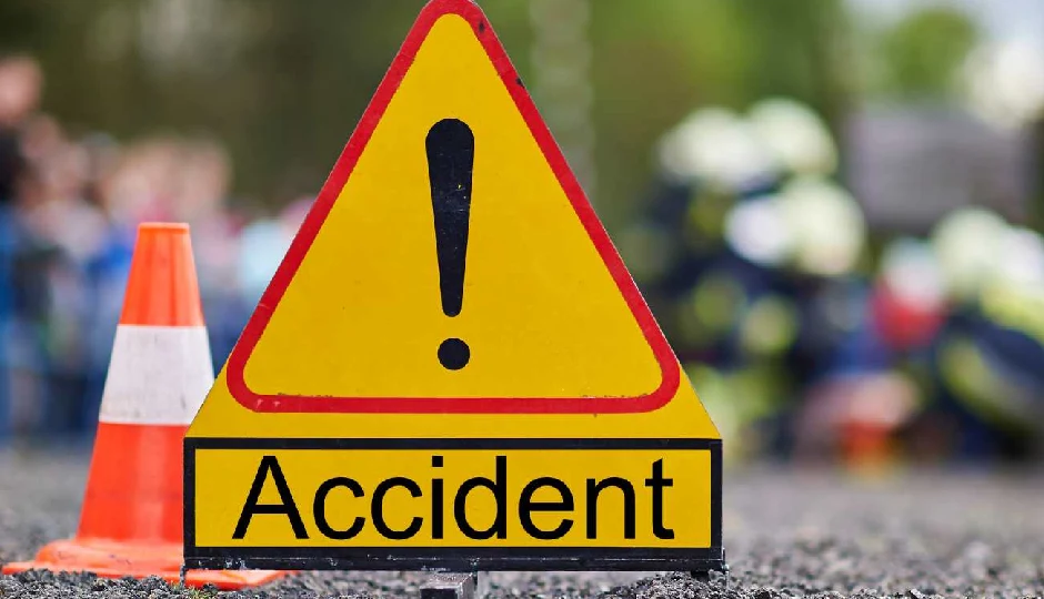 जम्मू-कश्मीर: कठुआ में बड़ा हादसा, गहरी खाई में गिरी कार, दूल्हा समेत 3 की मौत, कई घायल