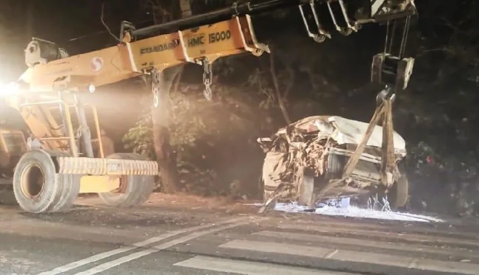 रामपुर में हादसा, रेत से भरे डंपर की टक्कर से कार पलटी, दो युवकों की मौत, एक गंभीर घायल