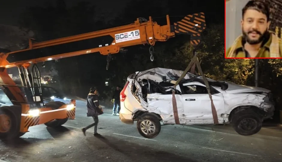 बारापुला फ्लाईओवर पर भीषण सड़क हादसा, डिवाइडर से टकराकर पलटी कार; एक युवक की मौत, 6 गंभीर रूप से घायल
