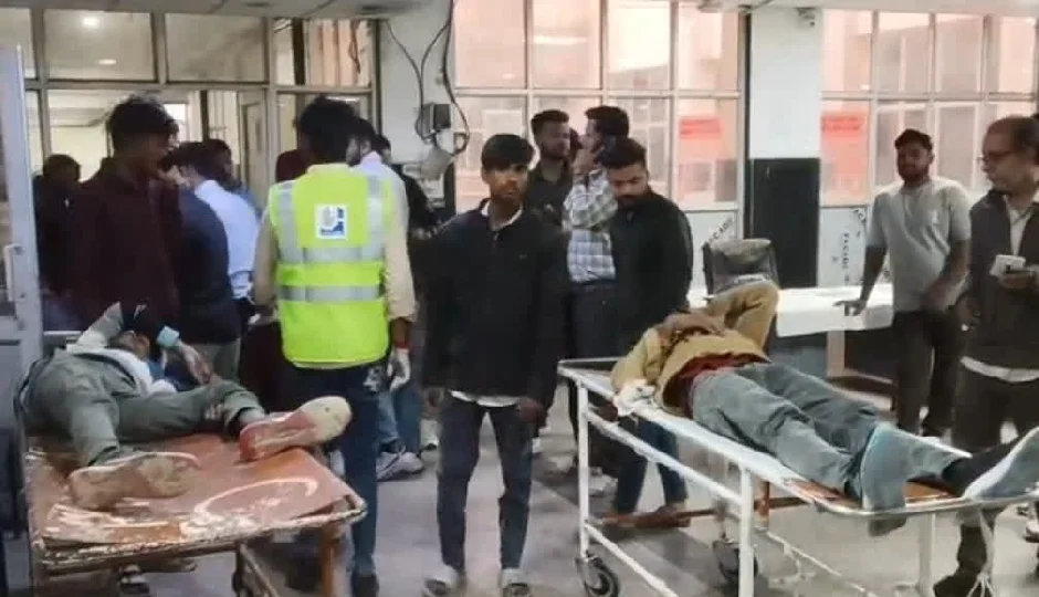 झालावाड़ में धनिया लदी ट्रैक्टर-ट्रॉली पलटी, 6 किसान घायल; दो को गंभीर हालत में कोटा रेफर