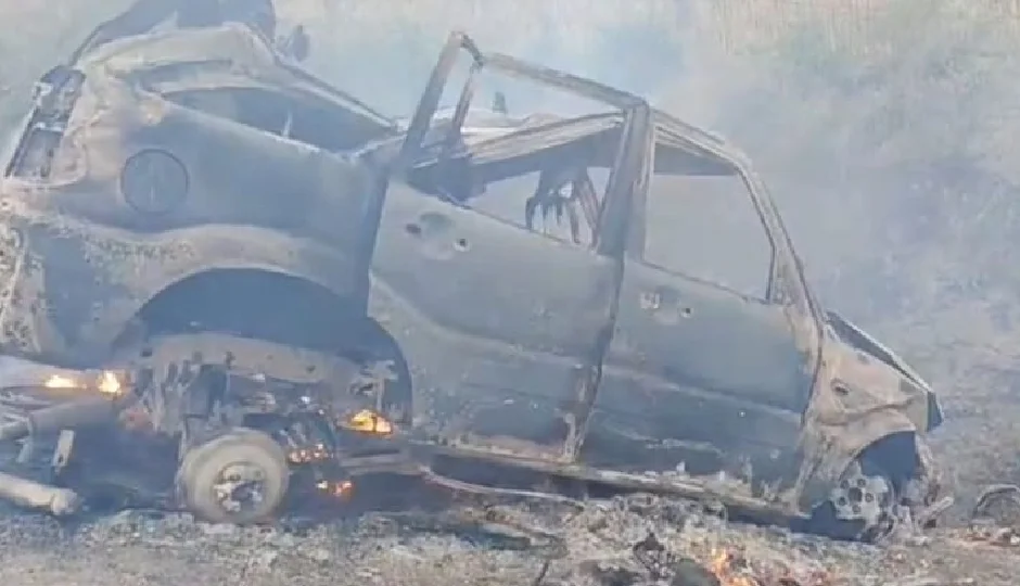 भीलवाड़ा में भीषण सड़क हादसा: स्कॉर्पियो में आग लगने से 2 की मौत, 3 गंभीर घायल; जेसीबी से फाटक तोड़कर बचाए गए लोग