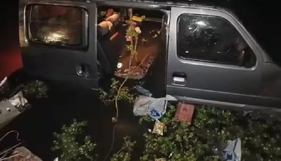 कानपुर में तेज रफ्तार कार तालाब में गिरी, 4 लोगों की मौत, एक बच्चा भी शामिल