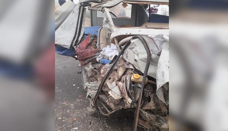 चूरू : कोहरे के कारण हुआ भयंकर सड़क हादसा, शोक सभा में जा रहे 6 लोगों की मौत