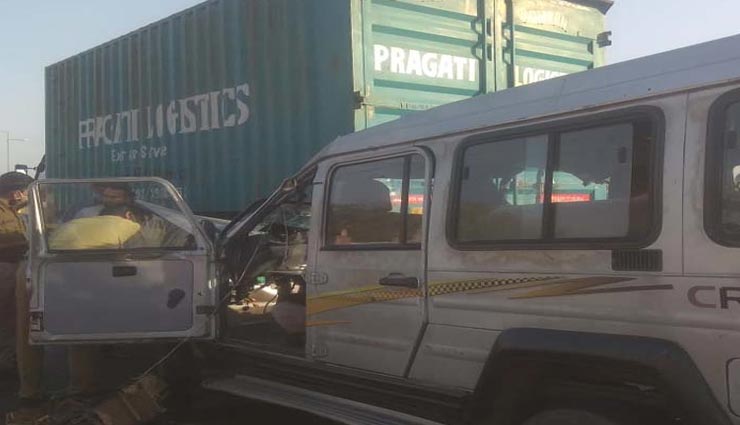 जोधपुर : ट्रक से भिड़ी पर्यटकों की गाड़ी, हादसे में हुई वाहन चालक की मौत