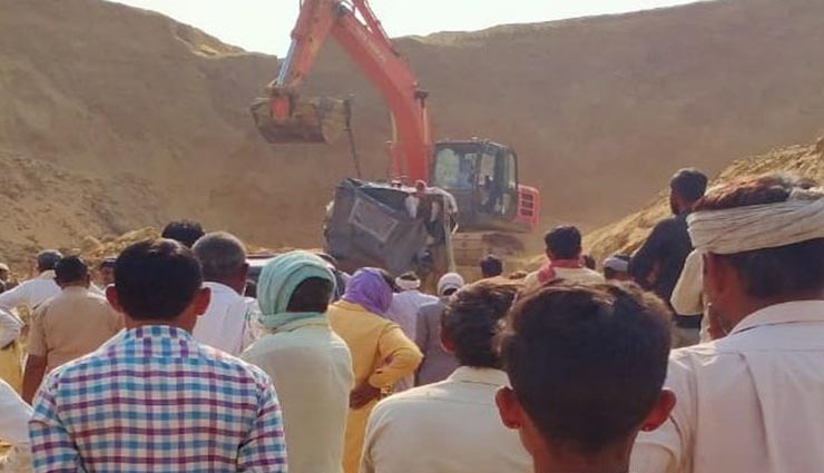 राजस्थान : सड़क हादसे में गई तीन की जान, उछलकर दूर गिरने से हुई बच्चे की मौत