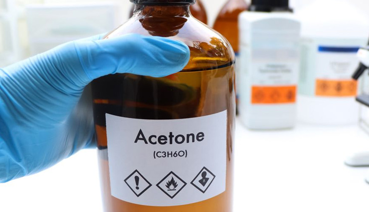 how to remove makeup stains,tips for removing makeup stains from clothes,get rid of makeup stains on fabric,remove foundation stains,remove lipstick stains from clothes,makeup stain removal hacks,easy ways to remove makeup stains,how to clean makeup off clothes,remove nail polish stains from clothes,makeup spill cleanup tips