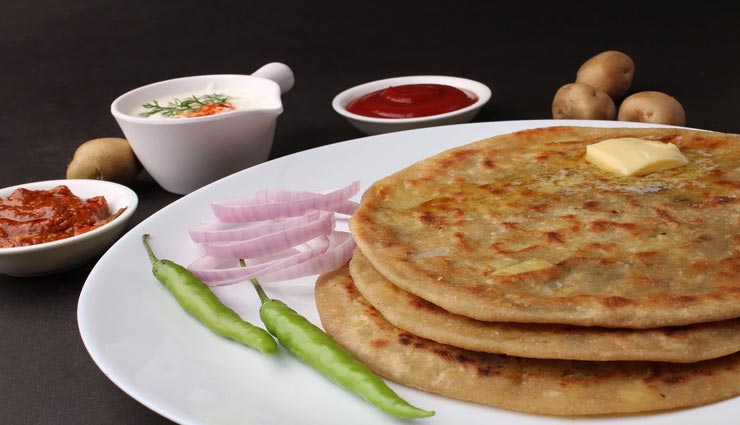 आपके भोजन को चटाकेदार बनाने का काम करेगा अचार का पराठा #Recipe 