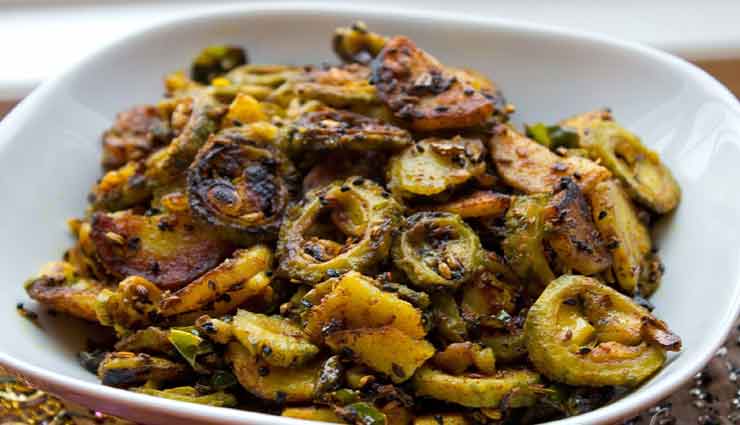 इस तरह बनाए अचारी करेला कि सभी चाटते रह जाएंगे उंगलियां #Recipe