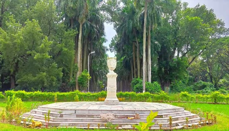 botanical gardens india,famous botanical gardens,lal bagh bangalore,ooty botanical garden,national botanical research institute,mughal gardens delhi,semmozhi poonga chennai,acharya jagadish chandra bose garden,agri-horticultural society kolkata,empress botanical garden pune,jawaharlal nehru tropical garden,raja’s seat garden madikeri,indian botanic gardens,gardens to visit india,indias botanical wonders