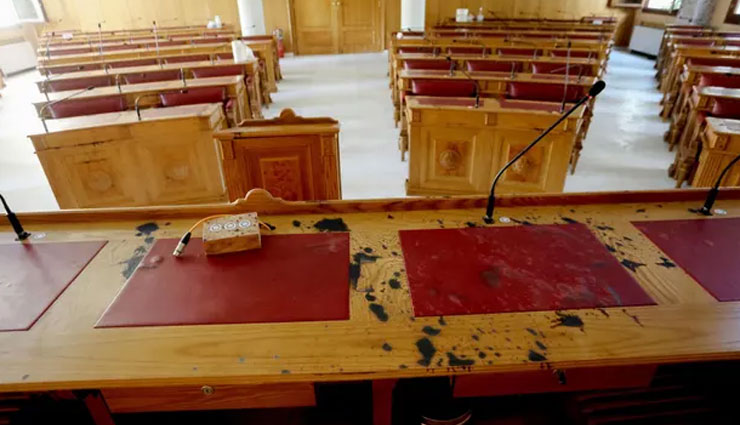 पादरी पर भरोसा करना लोगों को पड़ा भारी, पवित्र पानी बता एसिड से नहलाया