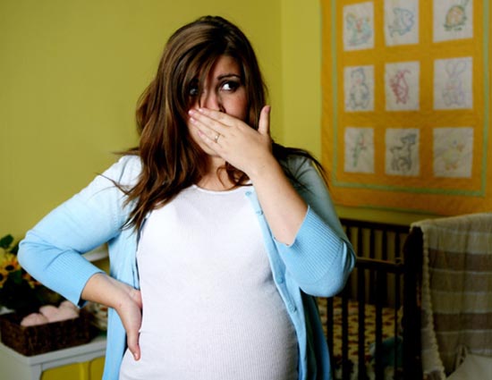 गर्भावस्था के दौरान गैस बनने पर करें यह 5 उपचार 