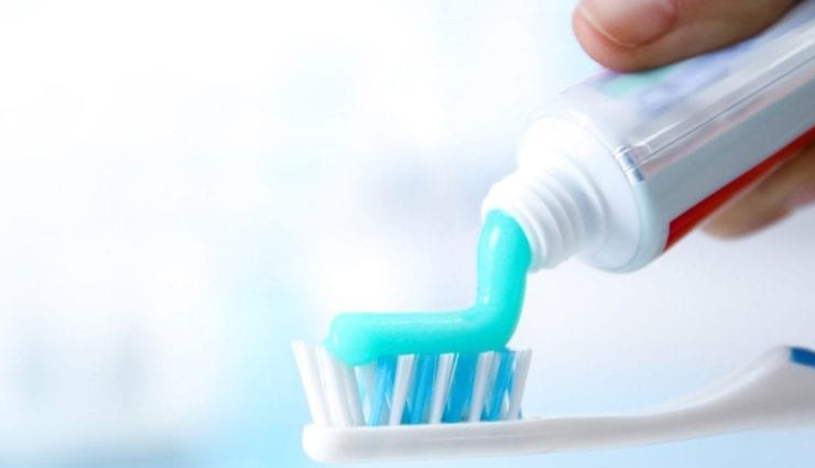 aloe vera,neem leaves and multani mitti,garlic,toothpaste,honey,home remedies for acne,acne treatment,skin care tips,beauty tips