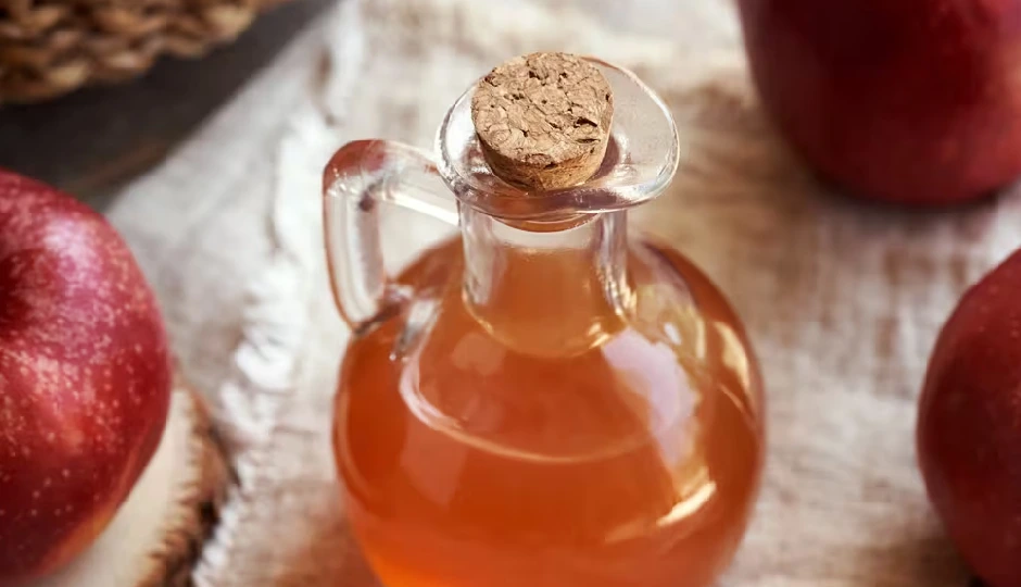 10 DIY Ways To Use Apple Cider Vinegar for Skin and Hair