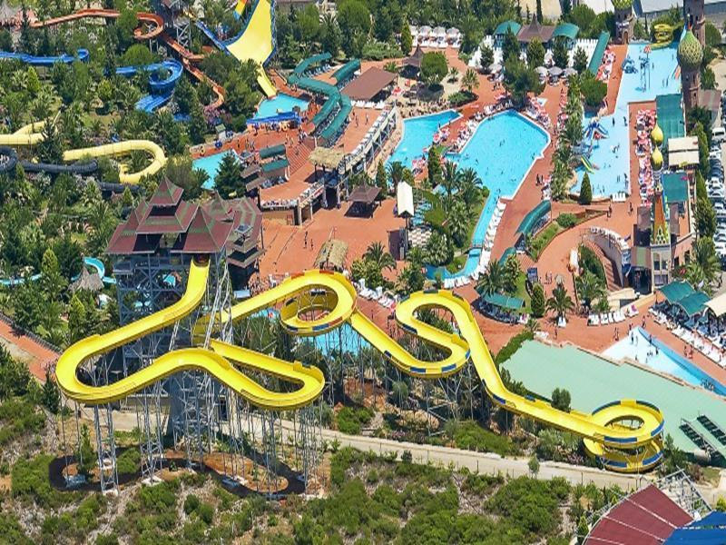 insane water parks around the world,most dangerous water parks,water parks around the world,adaland,aquaventure water park,star beach,splashin safari,blizzard beach