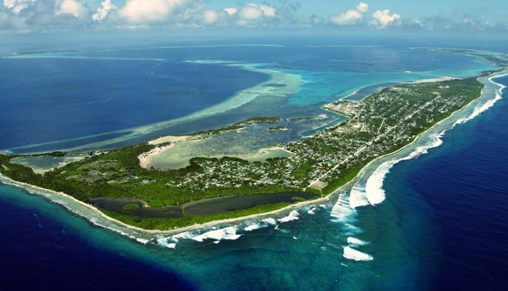 maldives,tourist places,must-visit,travel destinations,maldives attractions,maldives islands,maldives beaches,maldives resorts,maldives vacation,maldives travel guide