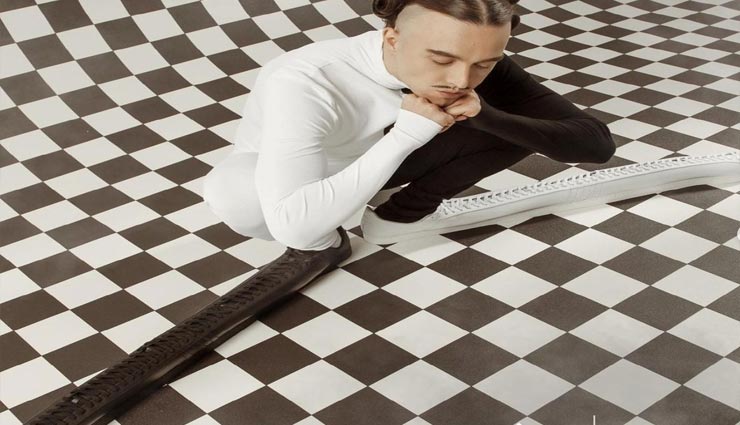 सोशल मीडिया पर वायरल हो रहे एडिडास के ये अनोखे जूते, खासियत सिर चकराने वाली