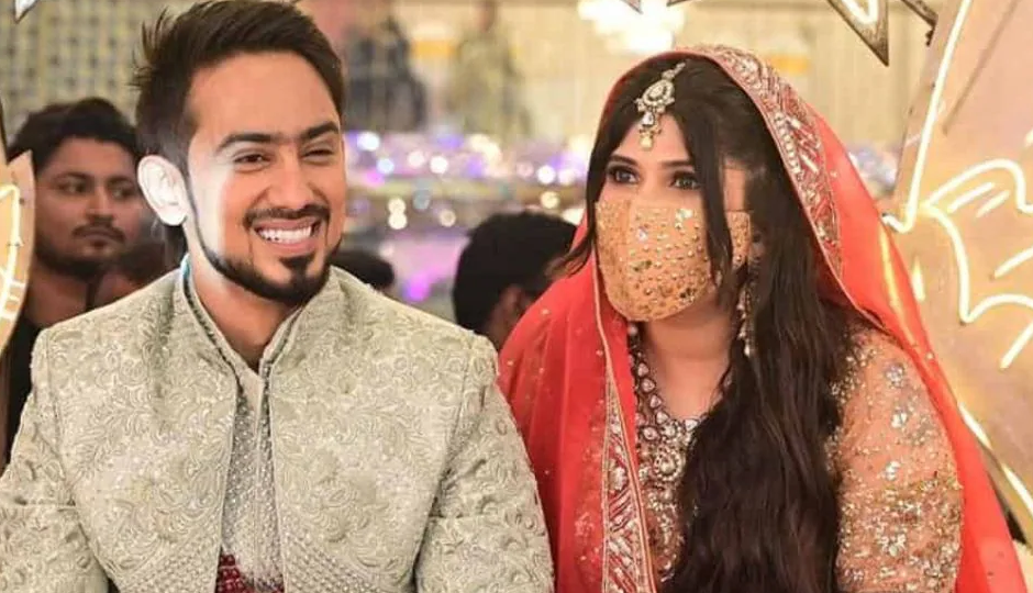 2 News : BB OTT 3 फेम यूट्यूबर के घर गूंजीं किलकारियां, इस एक्टर ने बेटे के बर्थ सर्टिफिकेट में धर्म का कॉलम छोड़ा खाली