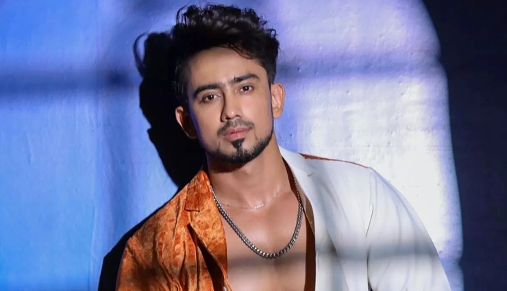 2 News : BB OTT 3 फेम अदनान ने शेयर की हल्दी सेरेमनी की Photos, रेड ड्रेस में ट्विनिंग करते दिखे सोनाक्षी-जहीर